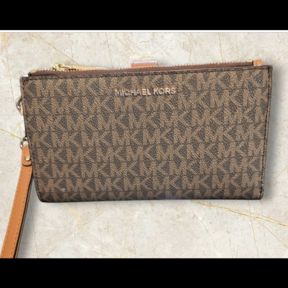Michael Kors Jet Set Travel Large Double Zip Wallet With Wrist Strap EUC